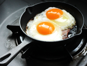 生卵と加熱した卵、栄養価は変わってくるの？