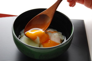 風邪を引いた時には半熟卵がおすすめです。半熟たまごと温泉卵の温度について、改めてご紹介します！